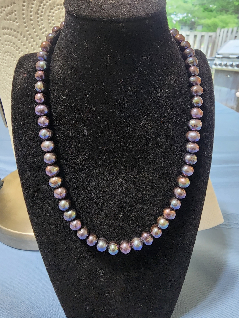 Elegant Iridescent Black Pearl Necklace - Women Jewelry - Picture 2 of 3